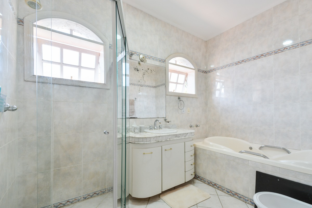 Imagem Casa com 4 Quartos à Venda, 450 m²em Caxingui - São Paulo