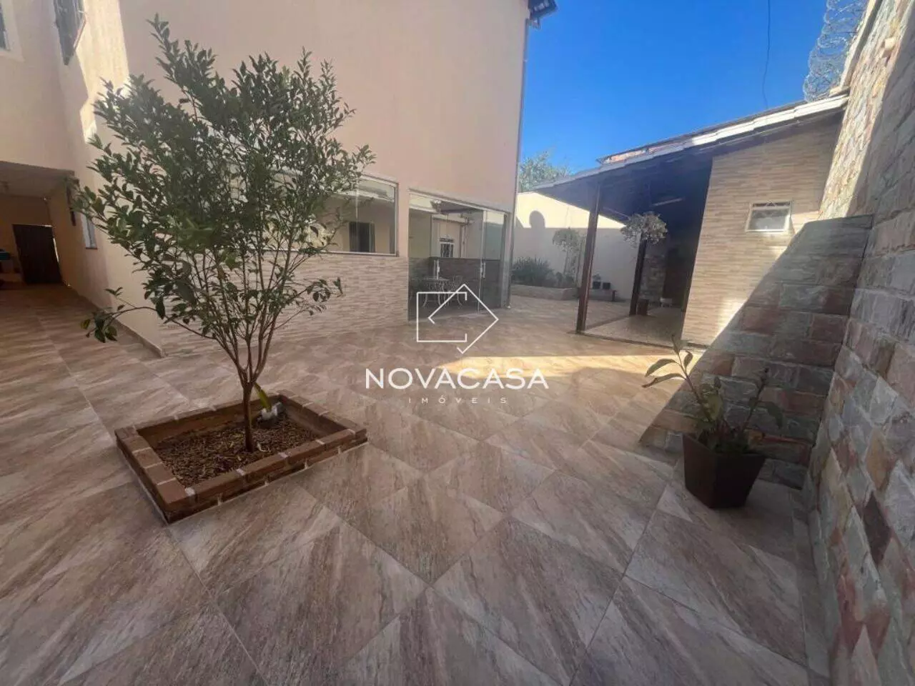 Foto do imóvel: Casa com 4 Quartos à Venda, 380 m² em Santa Mônica - Belo Horizonte