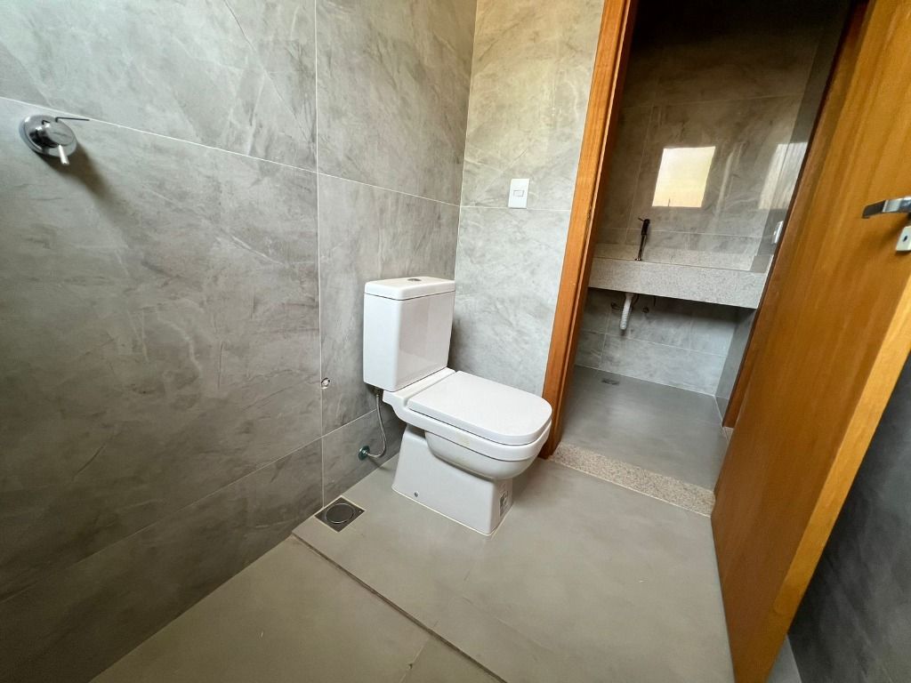 Imagem Casa de Condomínio com 4 Quartos à Venda, 200 m² em  - 