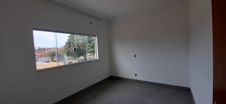 Imagem Sobrado com 3 Quartos à Venda,  em Setor Criméia Leste - Goiânia