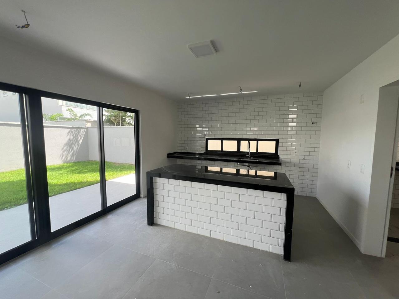 Imagem Casa de Condomínio com 4 Quartos à Venda, 295 m² em Cidade Alpha - Eusébio