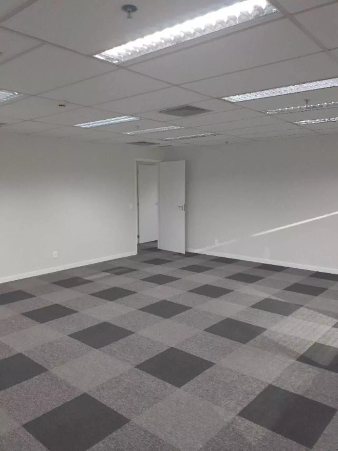 Foto do imóvel: Sala Comercial à Venda ou Locação, 775 m² em Pinheiros - São Paulo