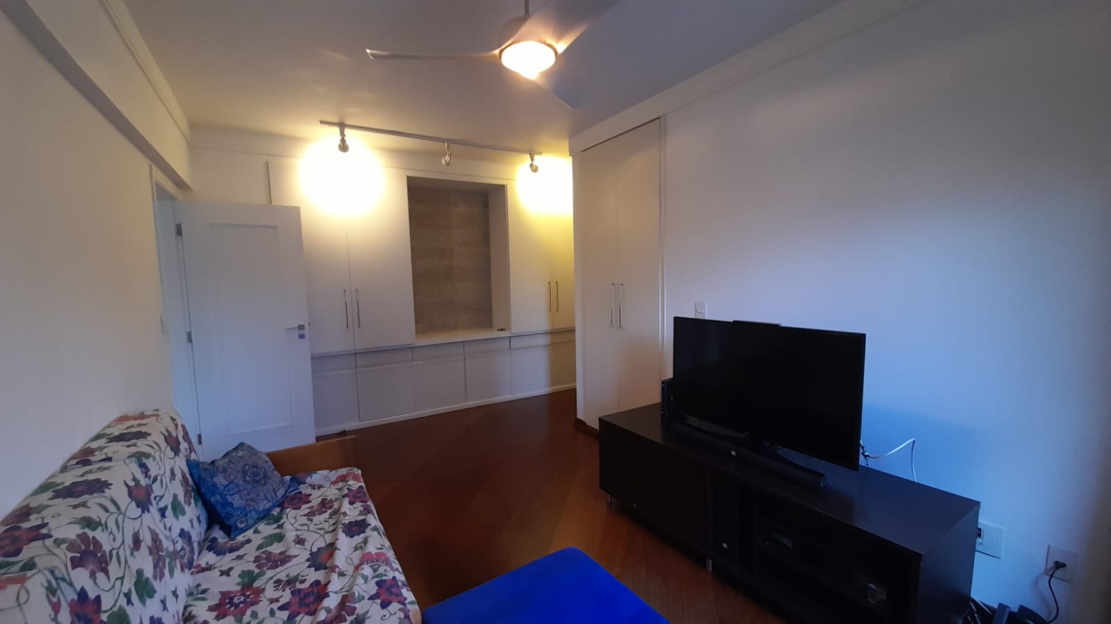 Imagem Apartamento com 3 Quartos à Venda, 208 m²em Cambuí - Campinas
