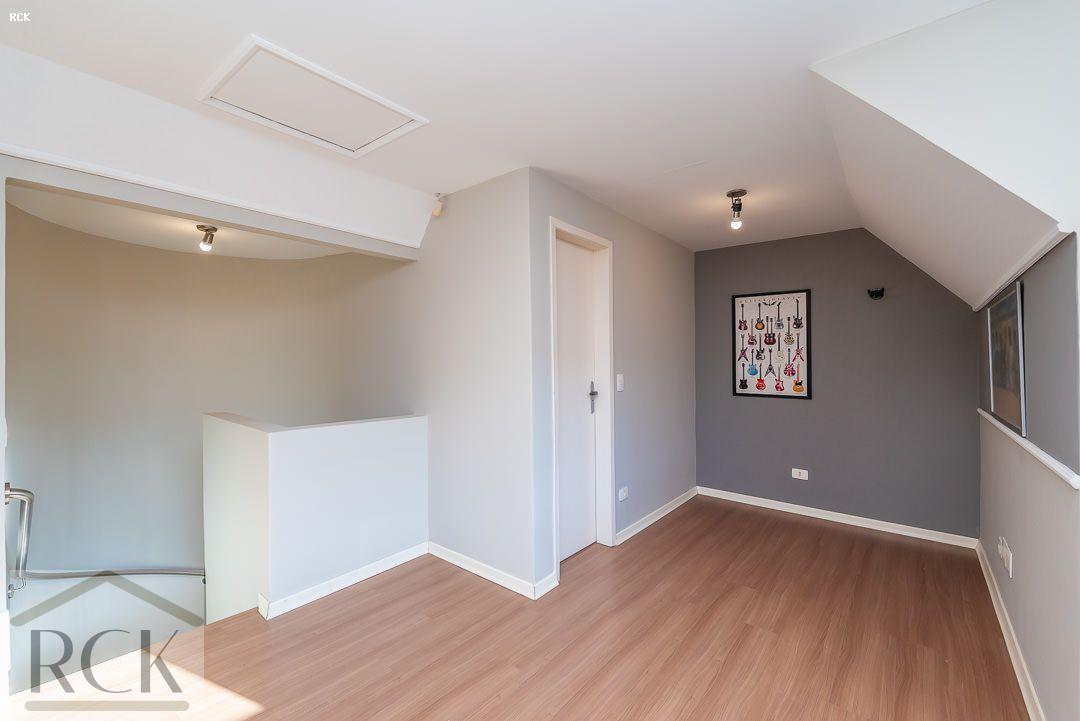 Imagem Sobrado com 3 Quartos à Venda, 162 m²em Uberaba - Curitiba