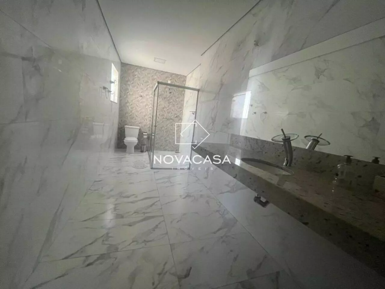 Foto do imóvel: Casa com 4 Quartos à Venda, 380 m² em Santa Mônica - Belo Horizonte