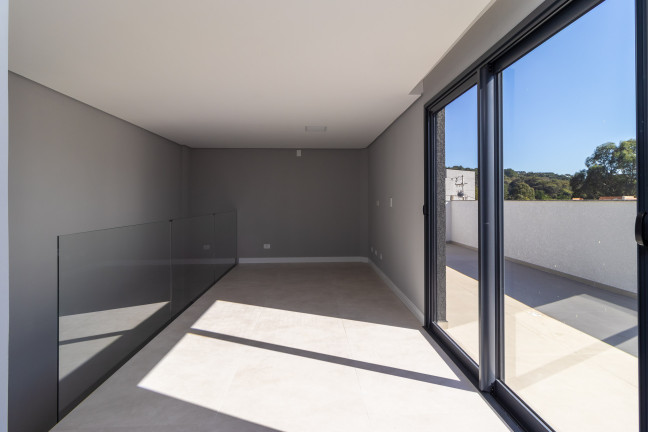 Imagem Sobrado com 3 Quartos à Venda, 300 m² em Santa Cândida - Curitiba