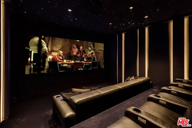 Foto do imóvel: Casa de Condomínio com 6 Quartos à Venda, 933 m²em Alphaville Residencial Um - Barueri