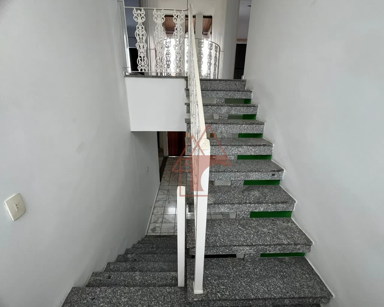 Imagem Sobrado com 4 Quartos à Venda, 367 metro em Vila Ponte Nova - Cubatão
