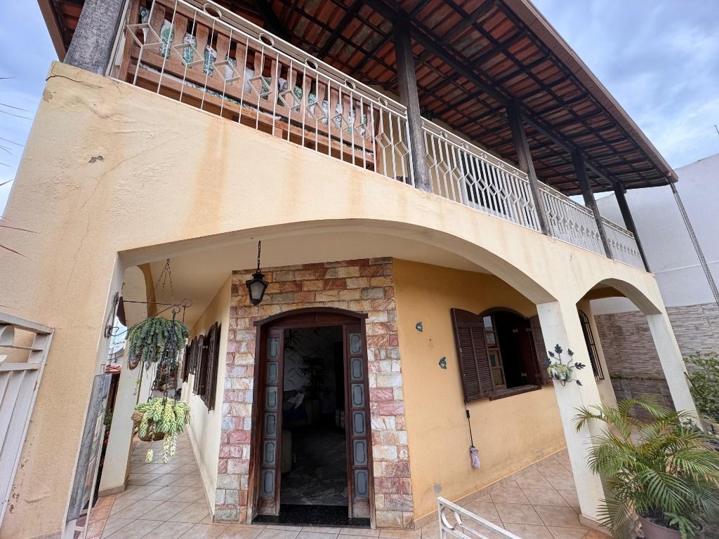 Imagem Casa com 4 Quartos à Venda, 249 m² em Tijuca - Contagem