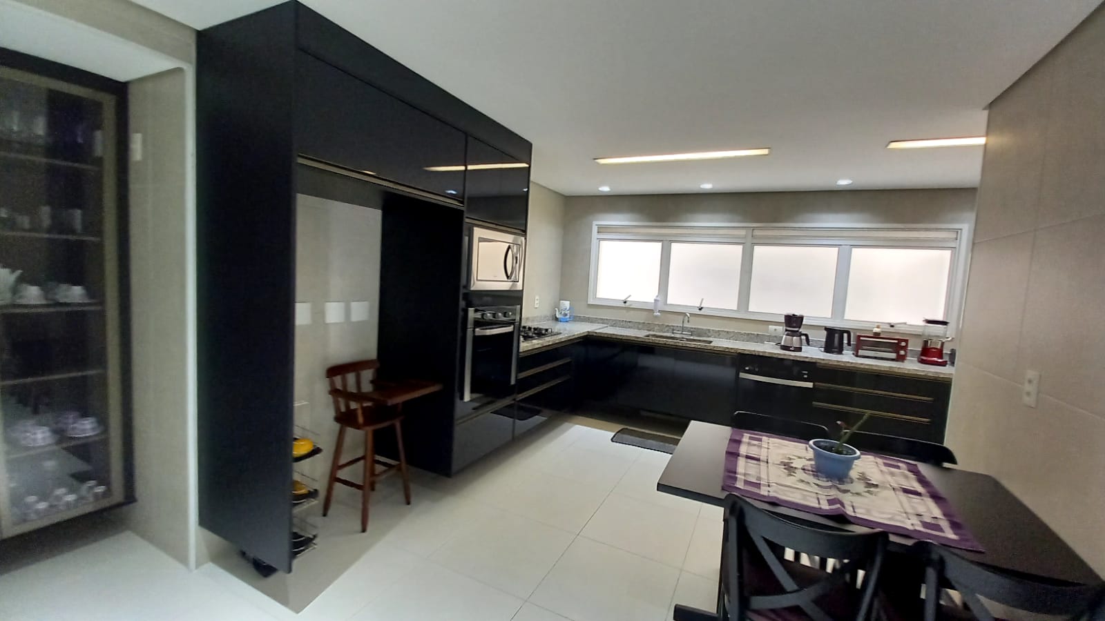 Imagem Apartamento com 4 Quartos à Venda, 238 m²em Vila Suzana - São Paulo