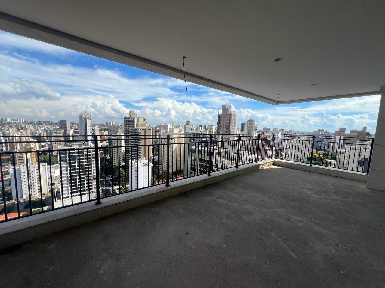 Imagem Apartamento com 3 Quartos à Venda, 256 m²em Cambuí - Campinas