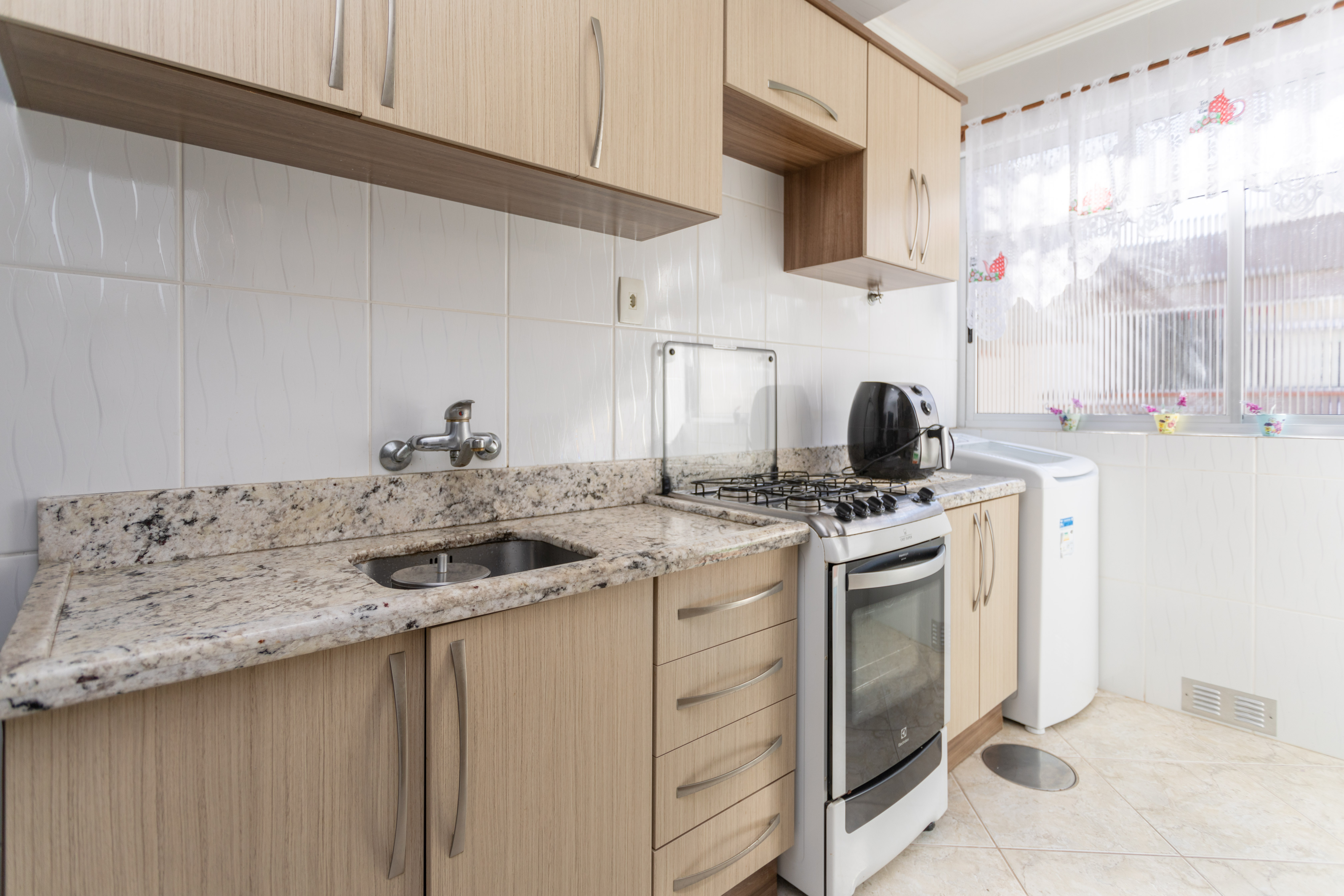Imagem Cobertura com 2 Quartos à Venda, 80 m² em Vila Ipiranga - Porto Alegre