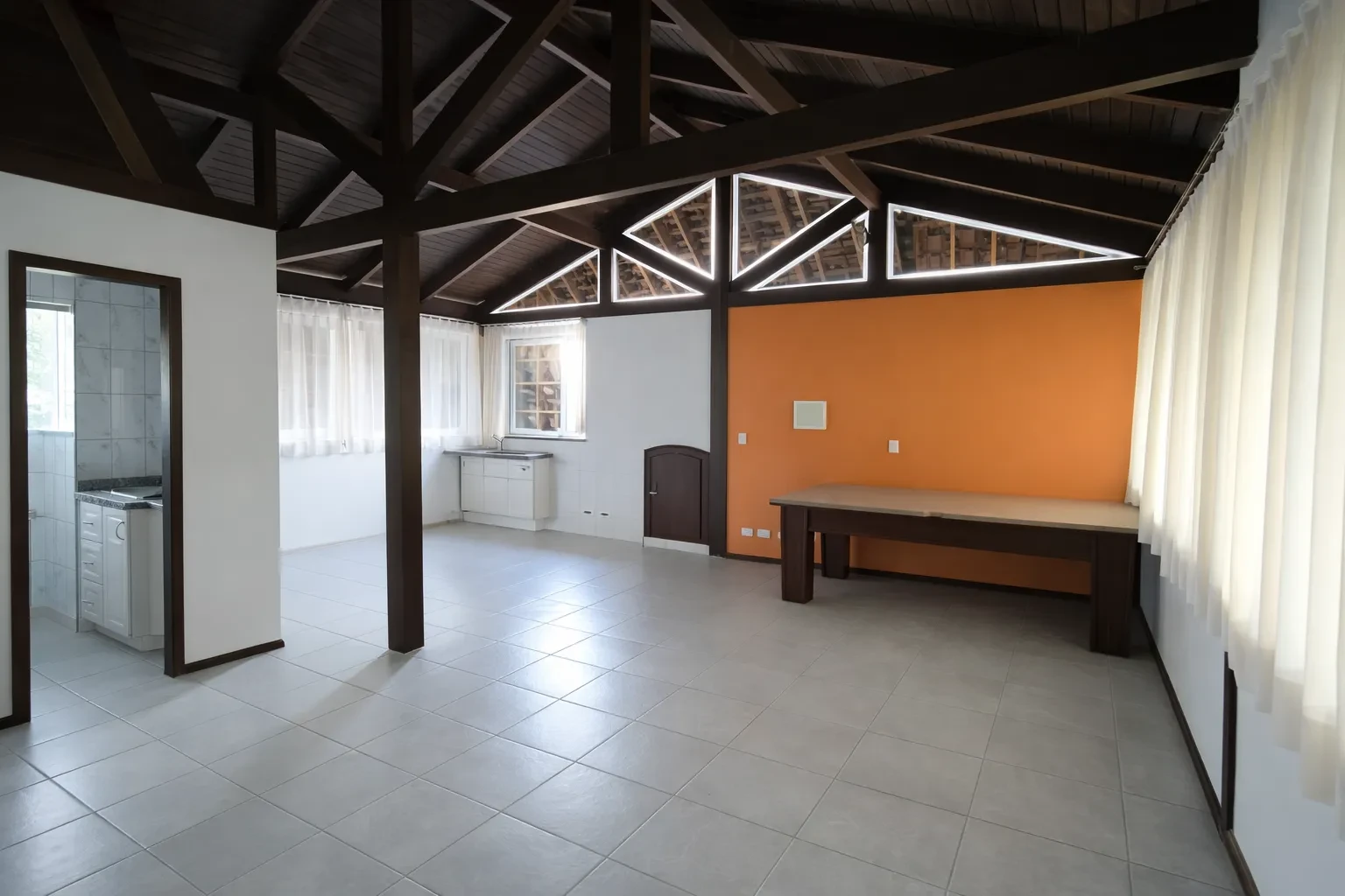Imagem Sobrado com 3 Quartos à Venda, 240 metros em Jaraguá Esquerdo - Jaraguá do Sul