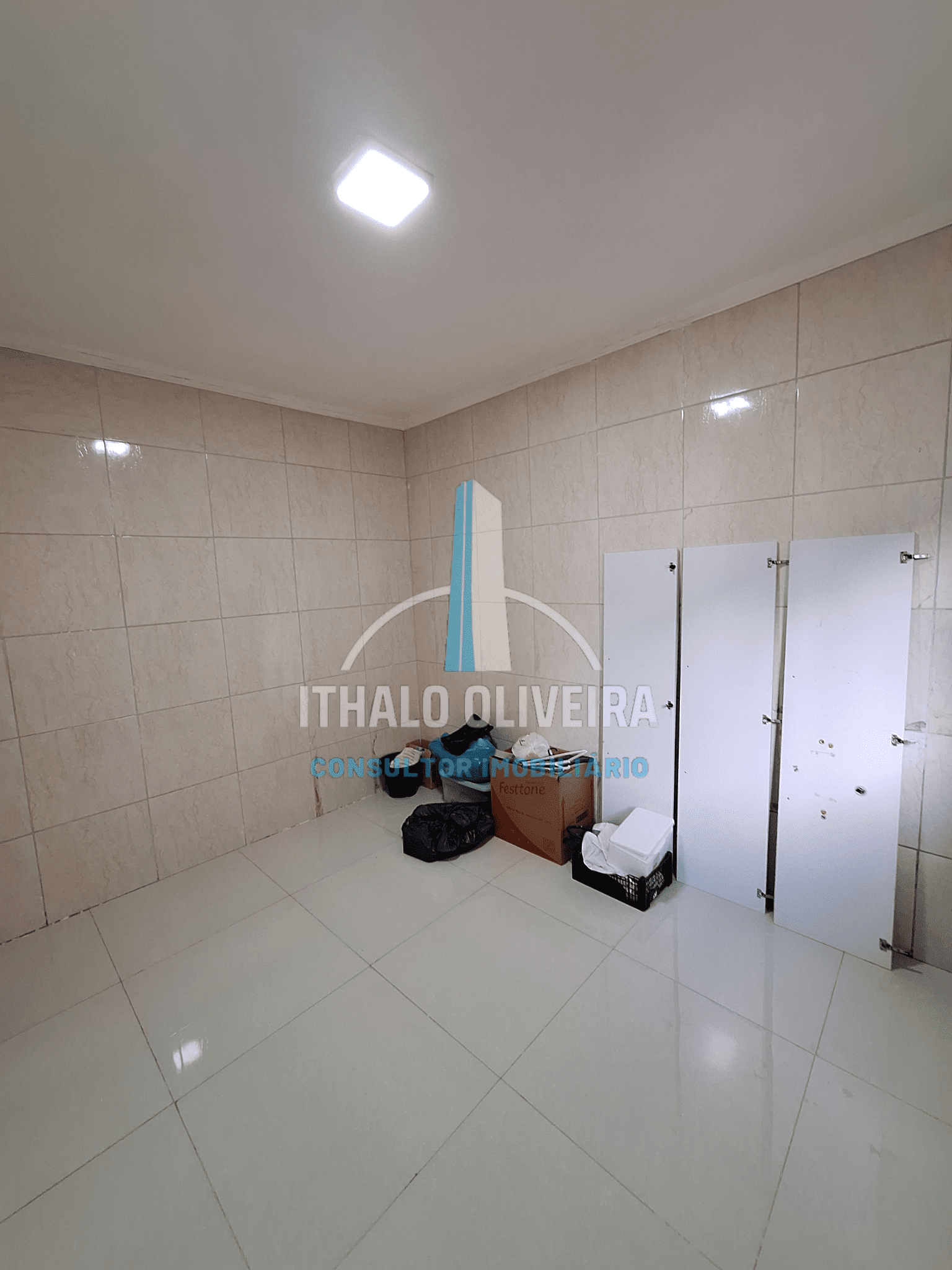 Imagem Casa com 3 Quartos à Venda, 360 m²em Santo Hilário - Goiânia