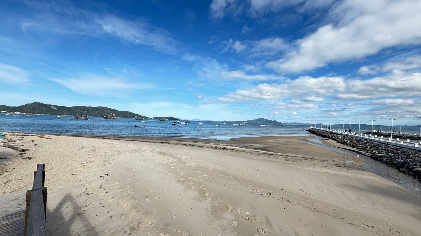 Imagem Sobrado com 3 Quartos à Venda, 118 m² em Bombinhas - Bombinhas
