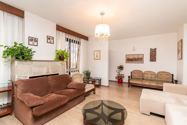 Imagem Casa com 3 Quartos à Venda, 182 m² em Bacacheri - Curitiba