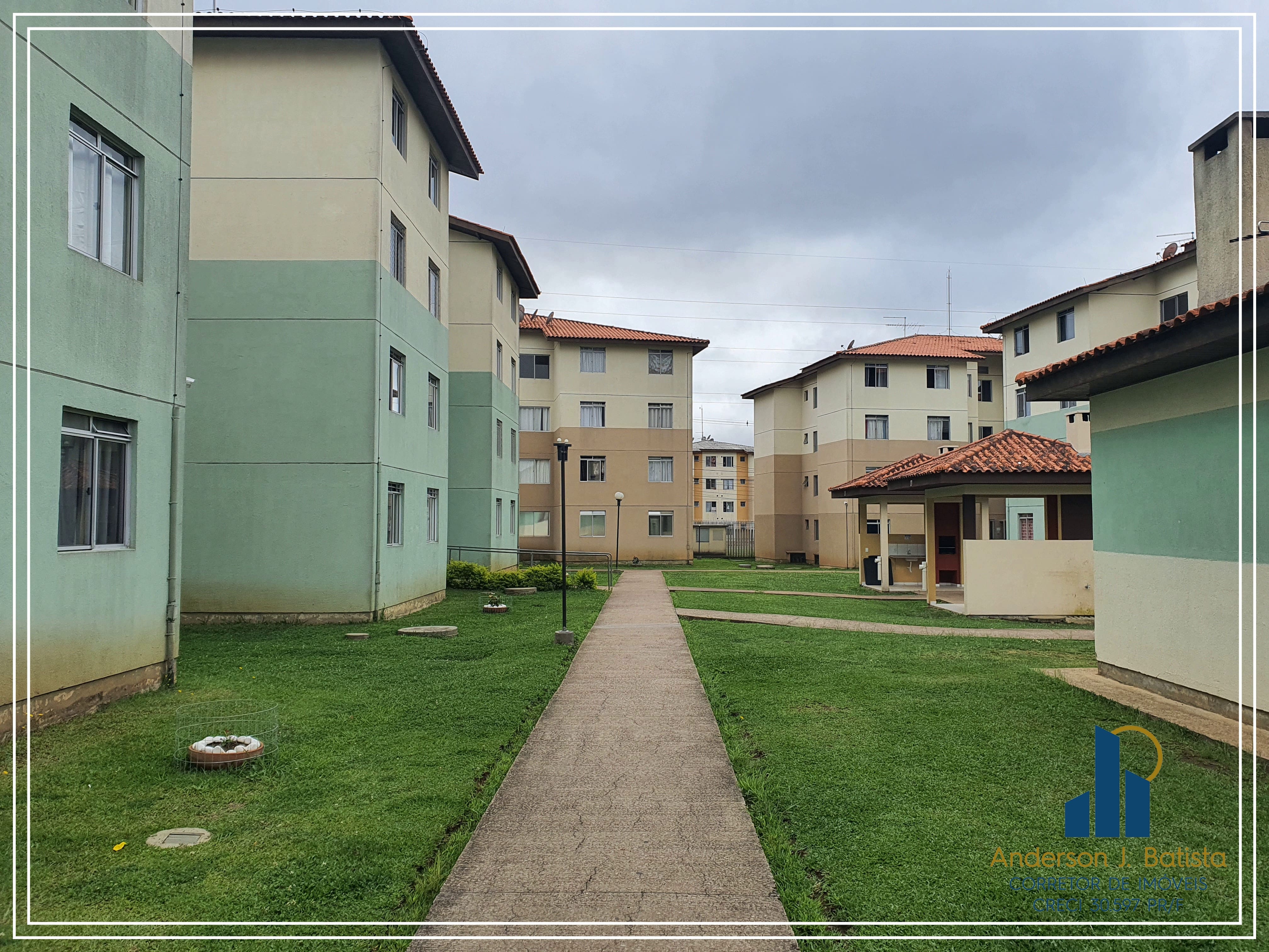 Imagem Apartamento com 2 Quartos à Venda, 48 m²em Sítio Cercado - Curitiba