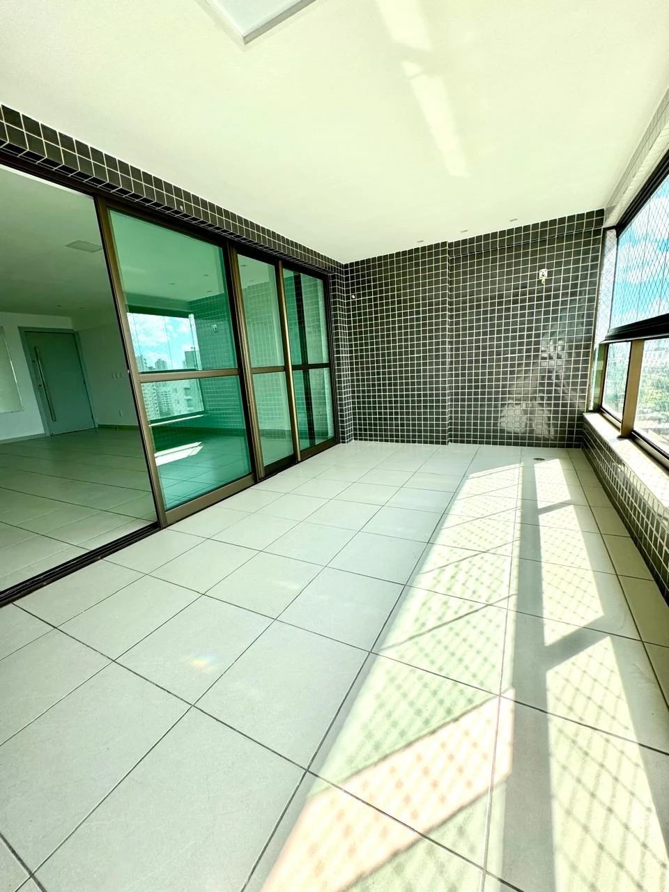 Imagem Apartamento com 5 Quartos para Alugar, 207 m² em Monteiro - Recife