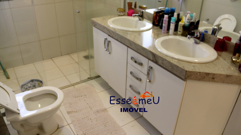 Imagem Casa de Condomínio com 4 Quartos à Venda, 295 m² em Jardins Madri - Goiânia
