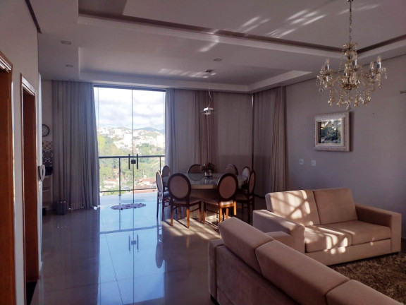 Imagem Casa com 5 Quartos à Venda, 350 m² em Centro - Poços de Caldas