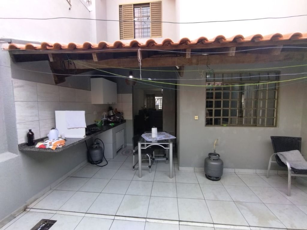 Imagem Sobrado com 3 Quartos à Venda, 126 m² em Centro - Londrina