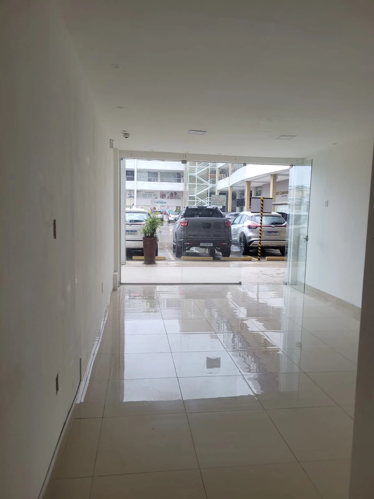 Imagem Sala Comercial para Alugar, 35 m² em Buraquinho - Lauro de Freitas