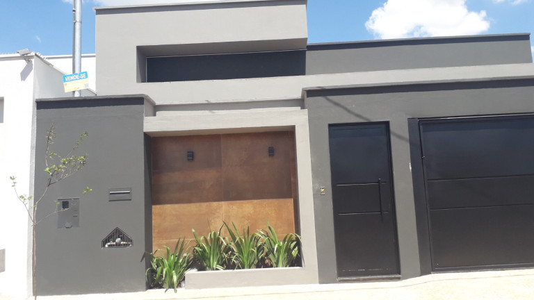 Casa com 3 Quartos à Venda,  em Aclimação - Uberlândia