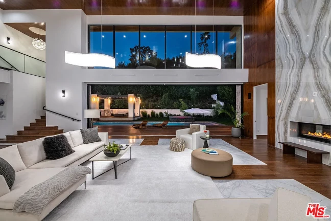 Foto do imóvel: Casa de Condomínio com 5 Quartos à Venda, 796 m²em Alphaville Residencial Um - Barueri