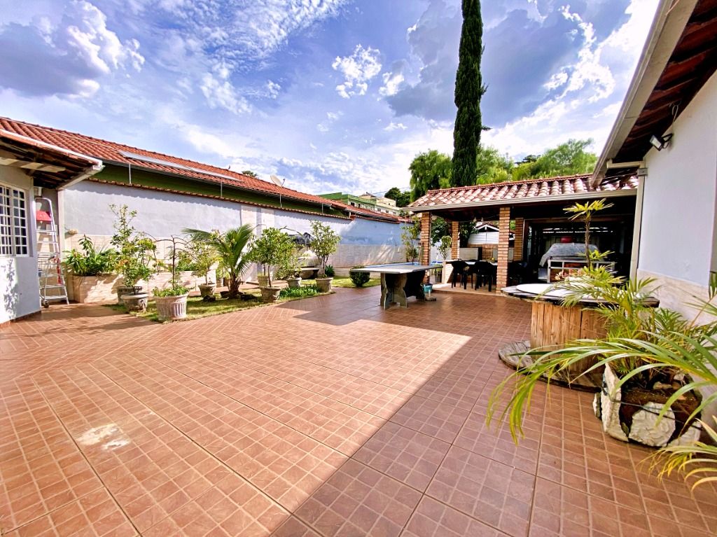 Foto do imóvel: Casa com 3 Quartos à Venda, 266 m² em Planalto - Belo Horizonte