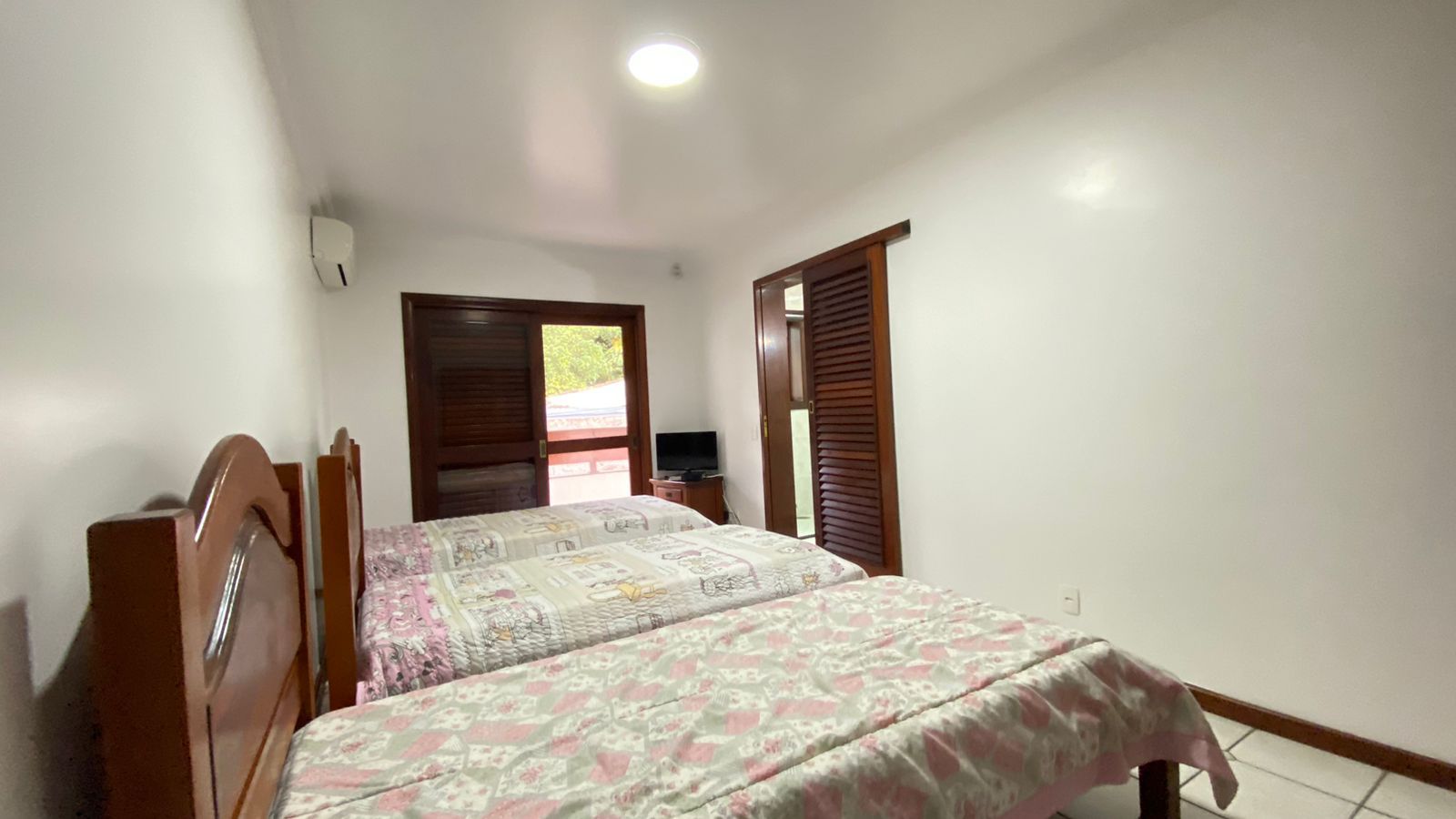 Foto do imóvel: Casa com 8 Quartos à Venda ou Temporada, 896 m² em Riviera - Bertioga