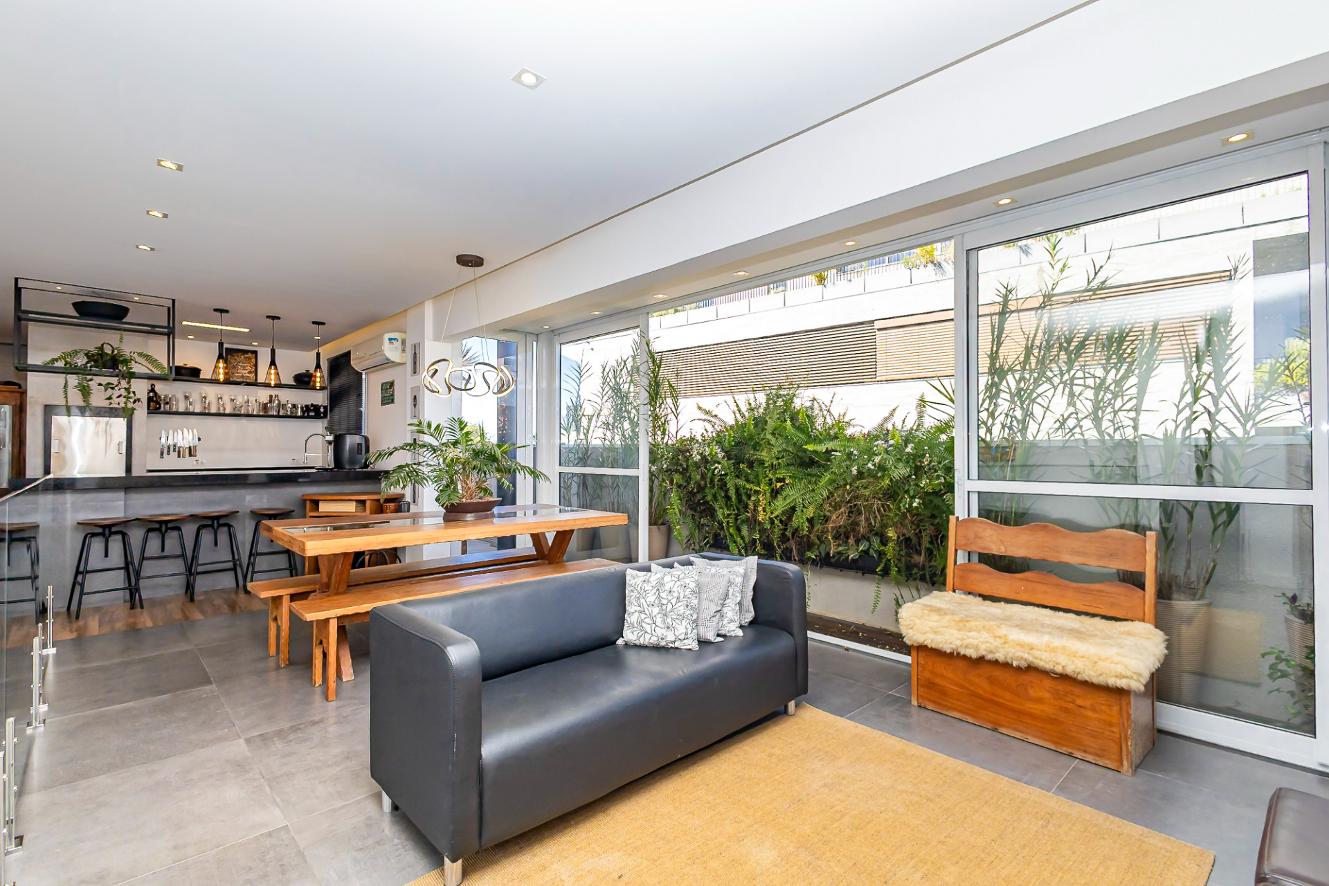 Imagem Apartamento com 2 Quartos à Venda, 170 m² em Cabral - Curitiba