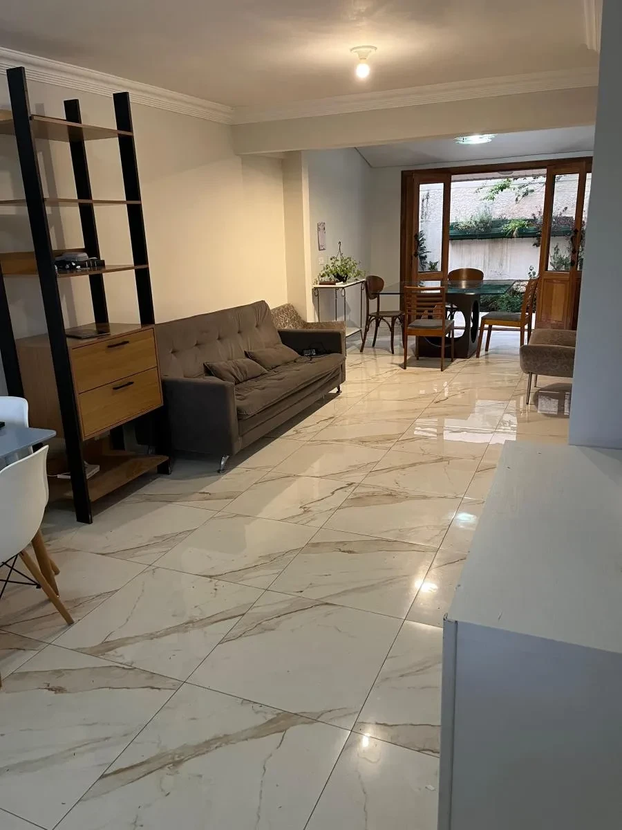 Imagem Sobrado com 3 Quartos à Venda, 147 metros em Bacacheri - Curitiba
