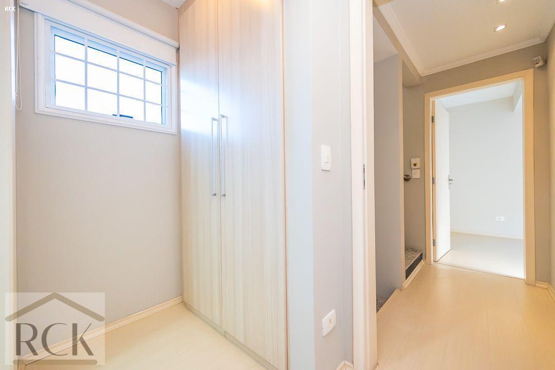 Imagem Sobrado com 3 Quartos à Venda, 162 m²em Uberaba - Curitiba