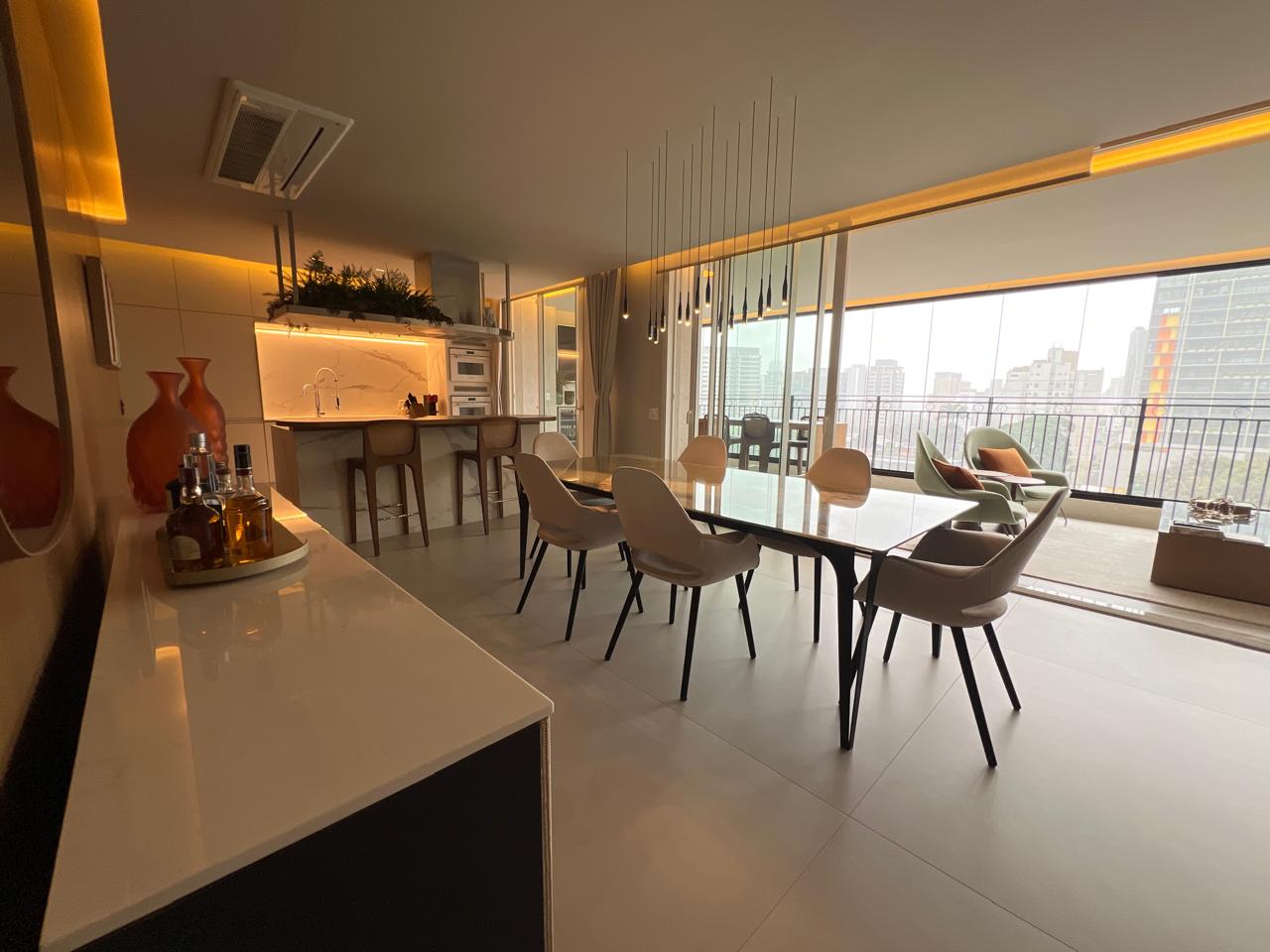 Apartamento com 3 Quartos à Venda, 256 m² em Cambuí - Campinas