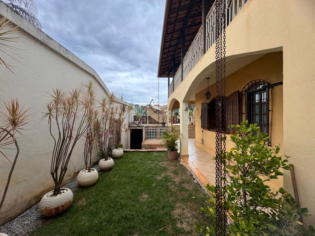 Imagem Casa com 4 Quartos à Venda, 249 m² em Tijuca - Contagem