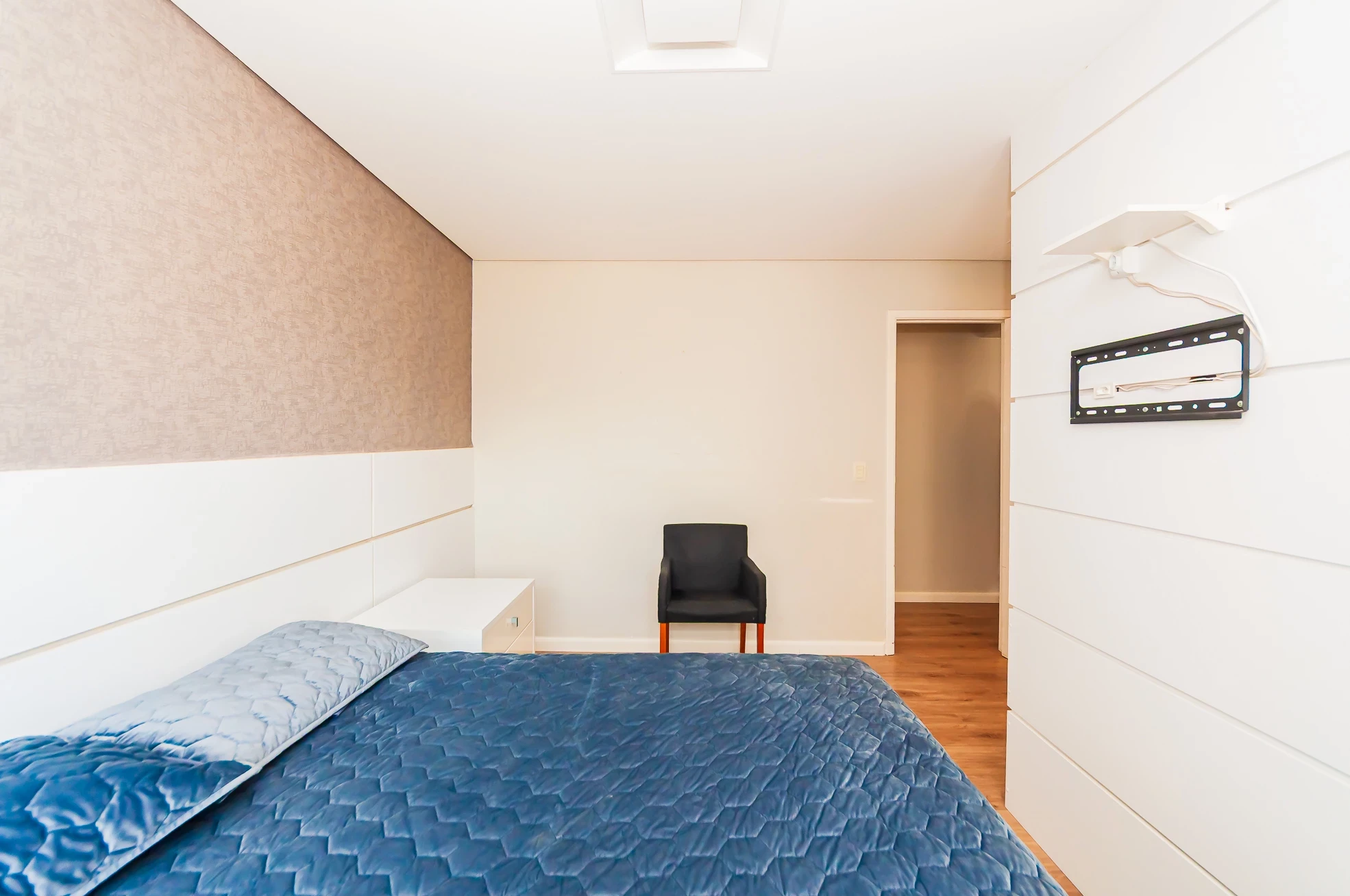 Imagem Apartamento com 2 Quartos à Venda, 75 m² em Cabral - Curitiba