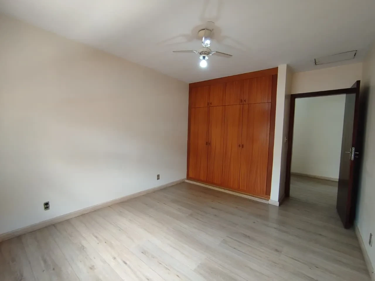 Imagem Sobrado com 3 Quartos à Venda, 250 m² em Vila Nhocune - São Paulo