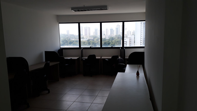Sala Comercial à Venda,  em Caminho das Árvores - Salvador