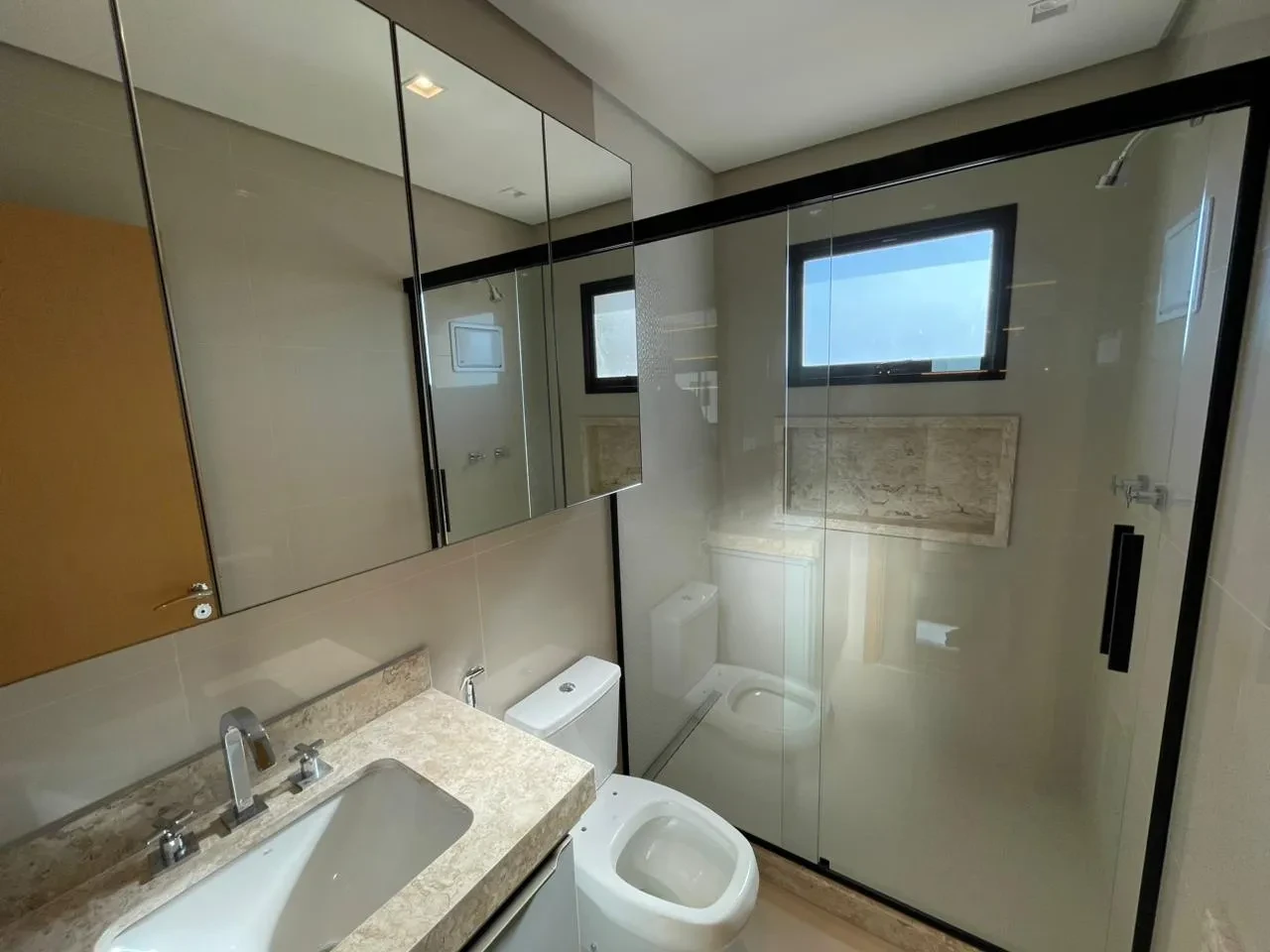 Imagem Apartamento com 4 Quartos para Alugar, 257 m² em Jardim Sumaré - Araçatuba