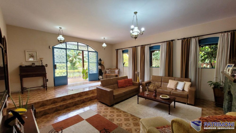 Imagem Casa com 7 Quartos à Venda, 610 m² em Vila Maria Regina - Juatuba