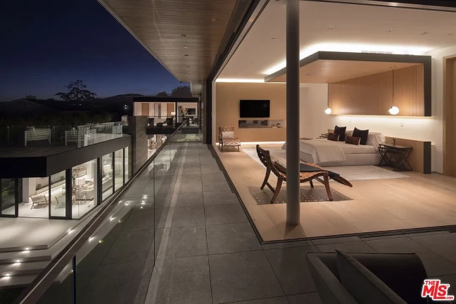 Foto do imóvel: Casa de Condomínio com 6 Quartos à Venda, 933 m²em Alphaville Residencial Um - Barueri