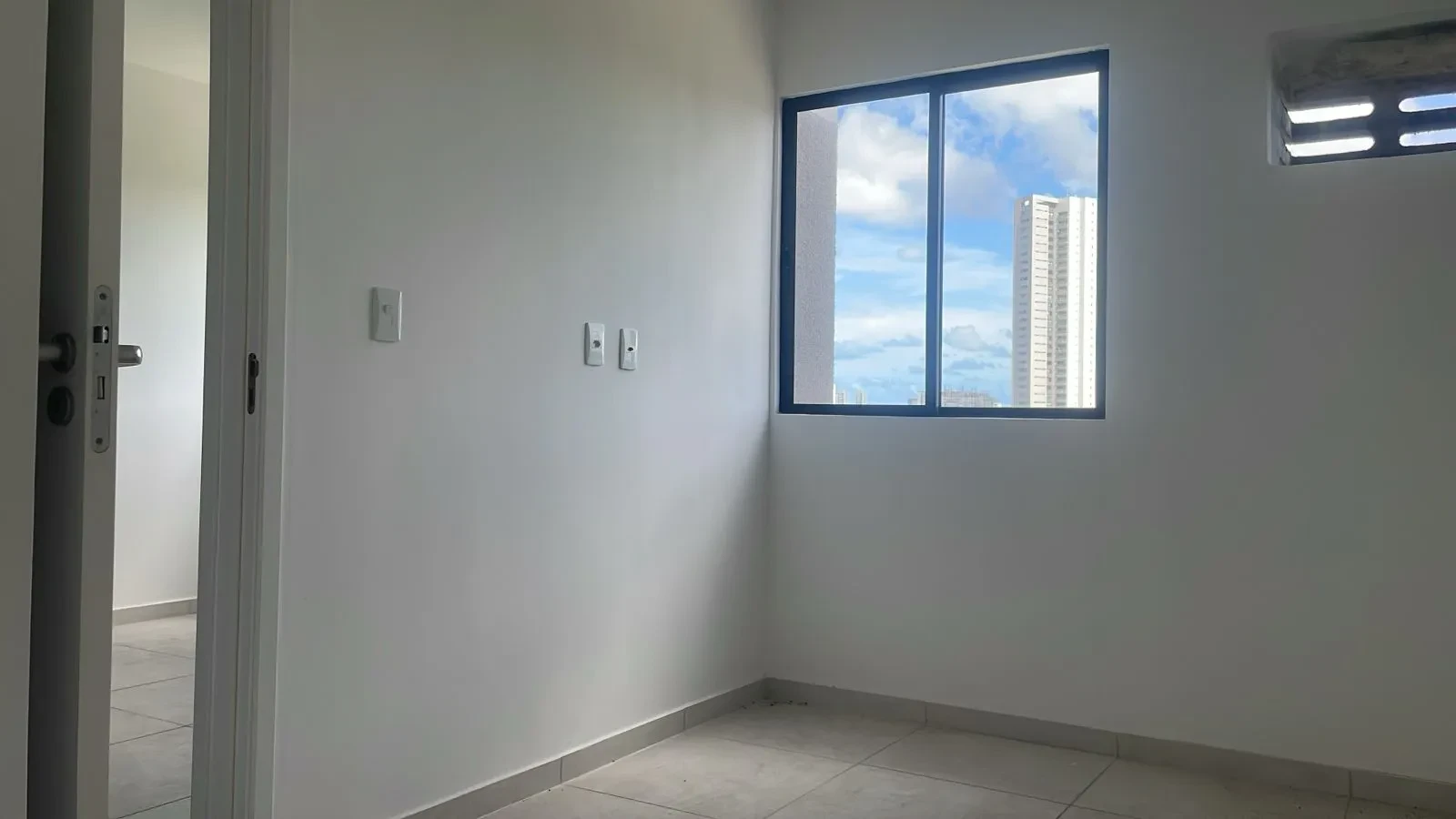 Imagem Apartamento com 2 Quartos à Venda, 45 metros em Caxangá - Recife
