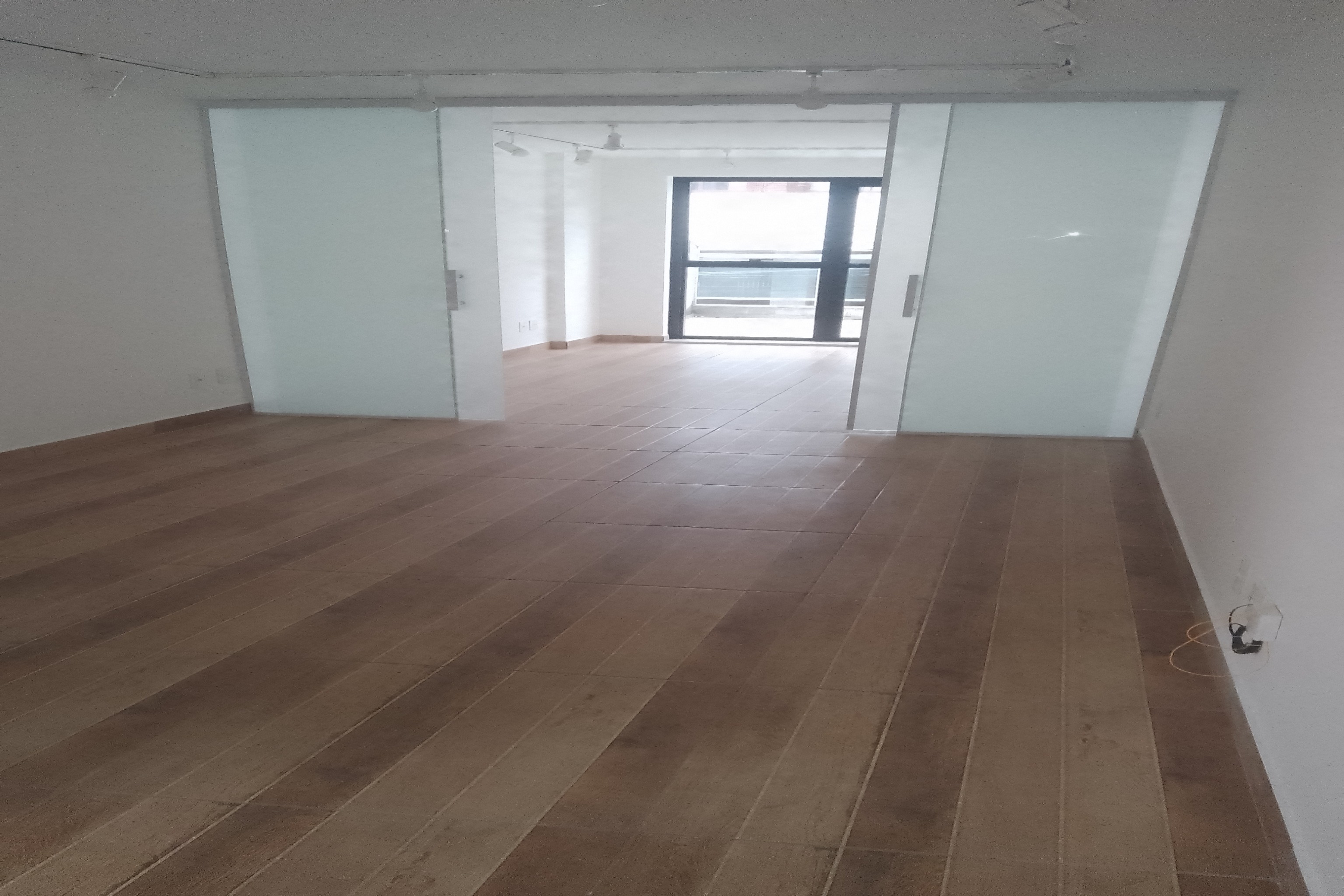 Sala Comercial à Venda, 42 m² em Várzea - Teresópolis