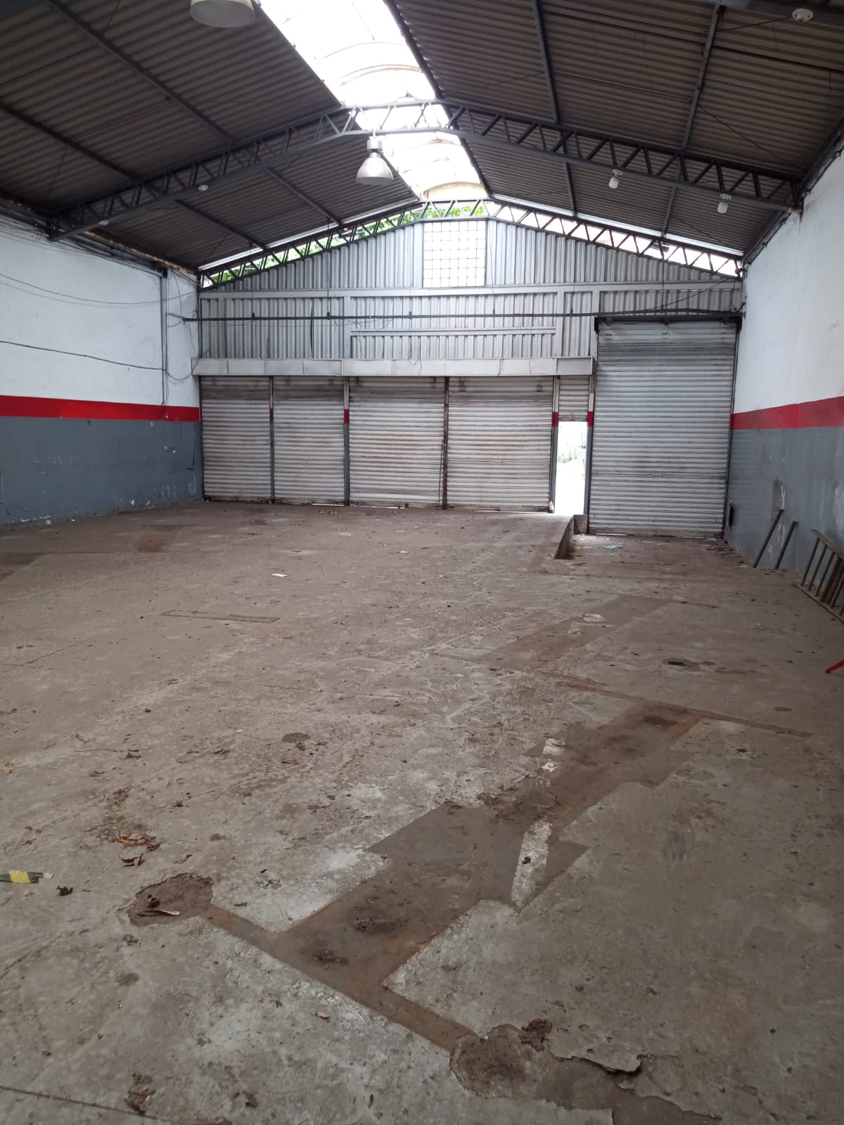 Imagem Galpão à Venda ou Locação, 588 m²em Vila Isabel - Rio de Janeiro