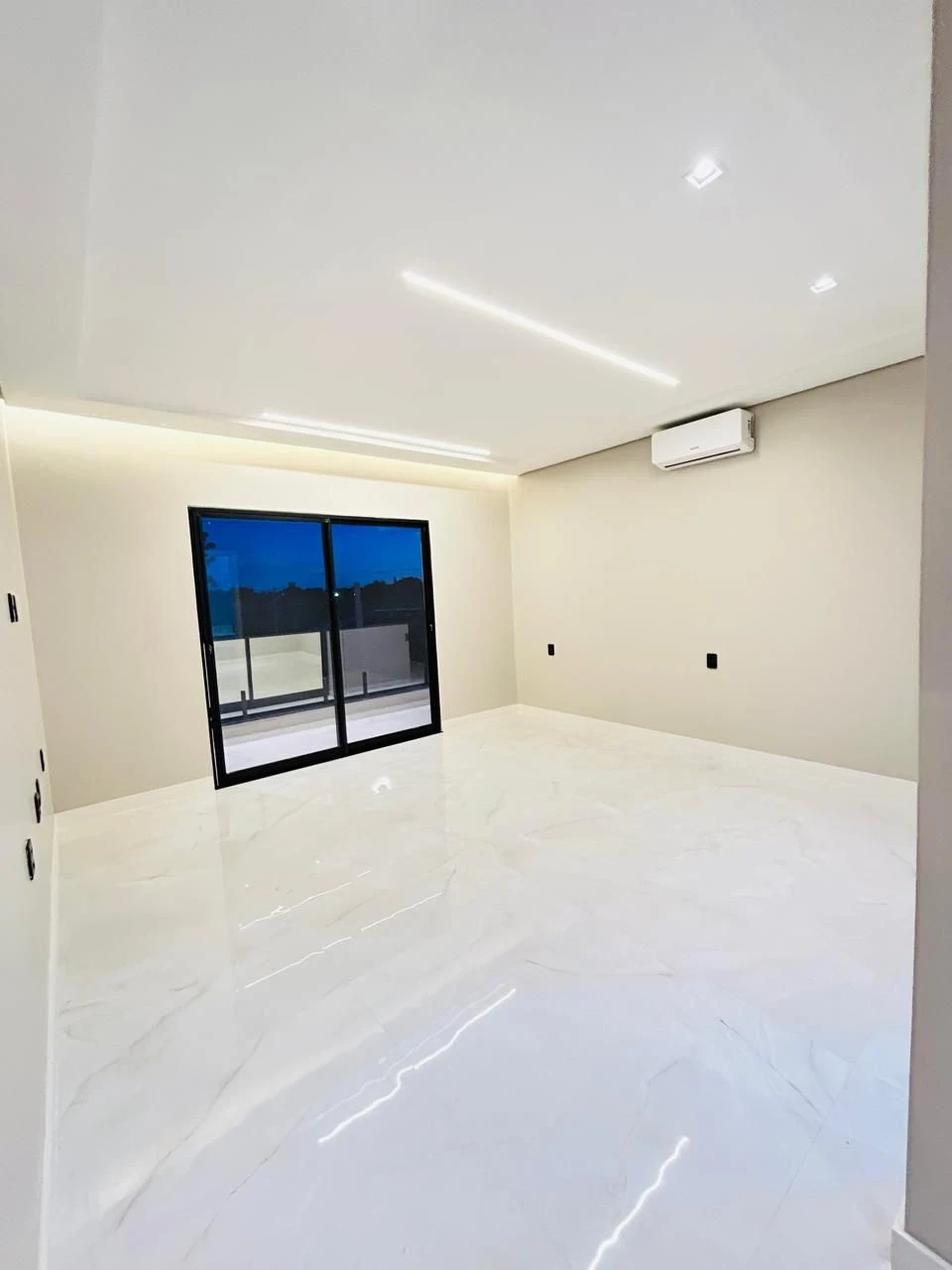 Foto do imóvel: Casa de Condomínio com 5 Quartos à Venda, 400 m² em Coaçu - Fortaleza