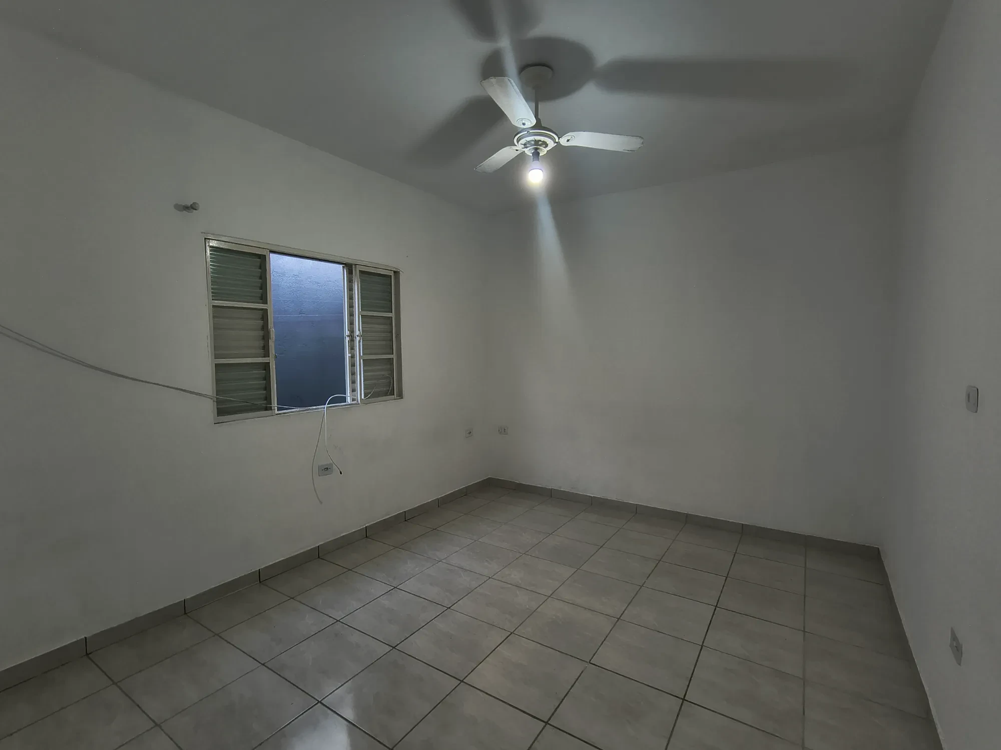 Imagem Casa com 2 Quartos para Alugar, 69 m² em Parque Santo Antônio - Jacareí