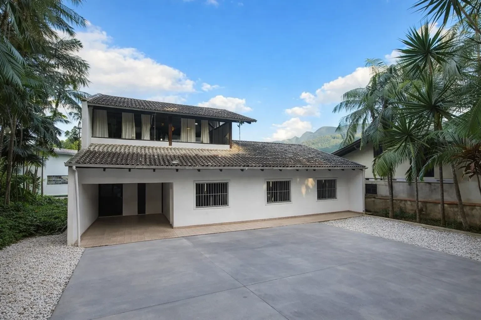 Imagem Sobrado com 3 Quartos à Venda, 240 metros em Jaraguá Esquerdo - Jaraguá do Sul