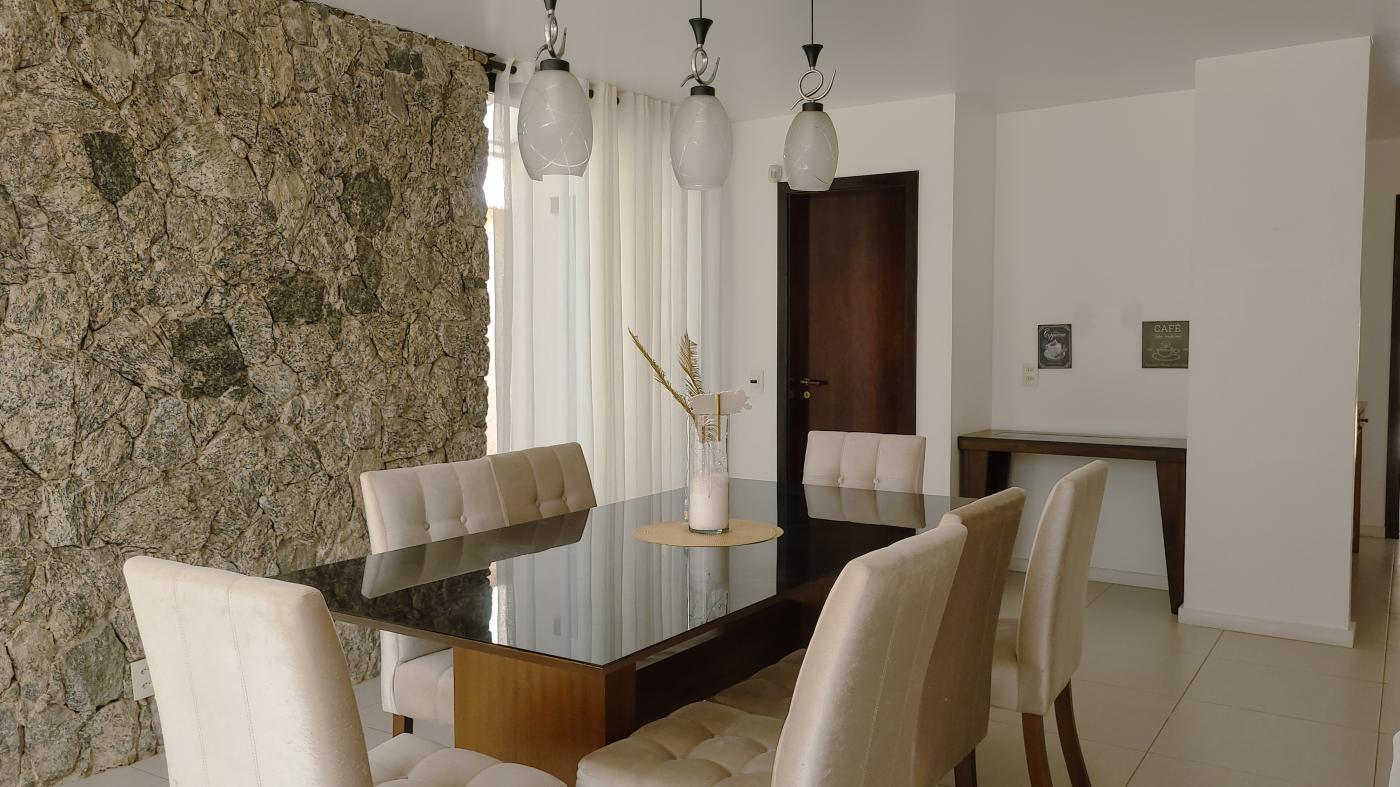 Imagem Casa com 4 Quartos à Venda, 650 m²em Camboinhas - Niterói