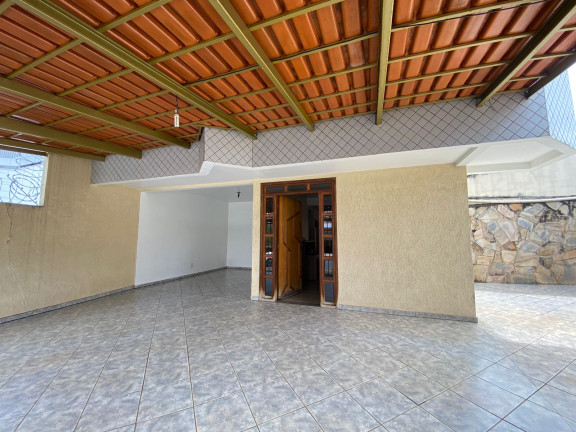 Sobrado com 4 Quartos à Venda, 209 m²em Setor Bela Vista - Goiânia