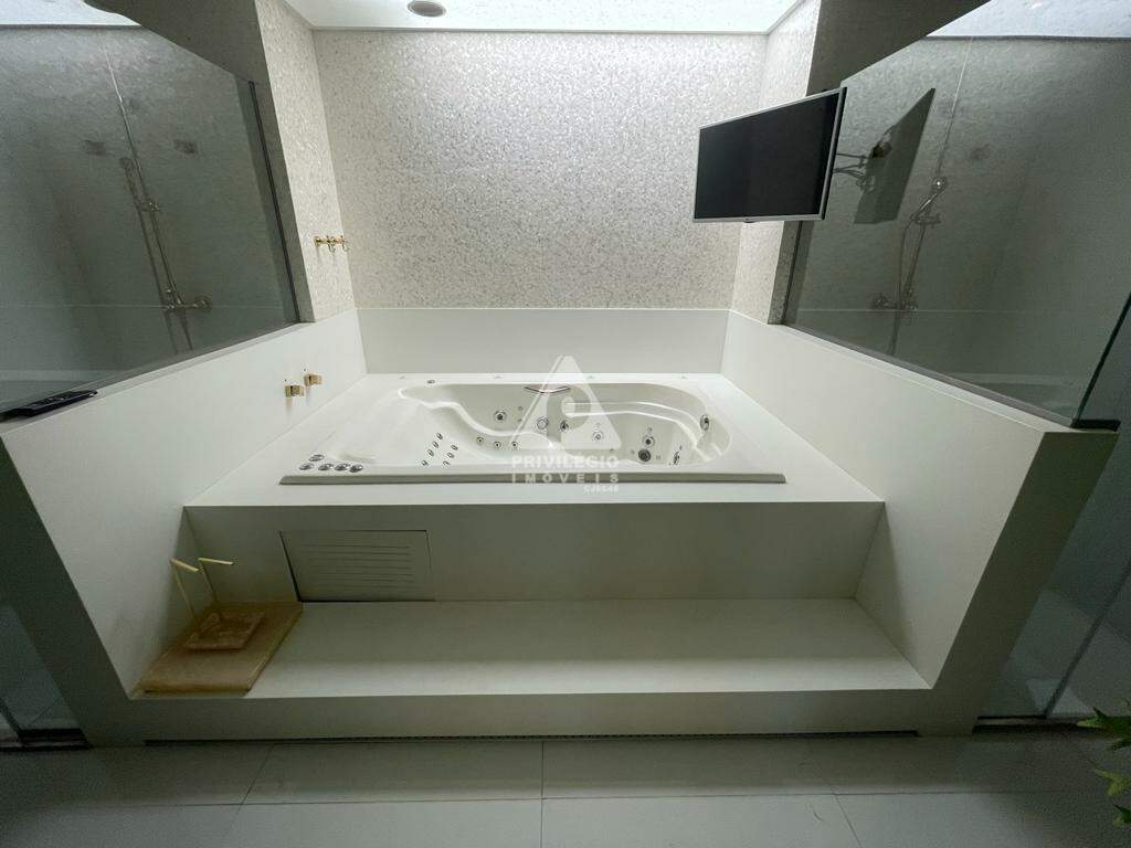 Imagem Cobertura com 6 Quartos à Venda, 558 m²em Copacabana - Rio de Janeiro